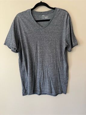 Men's Heather Gray V-Neck Short Sleeve Tee
